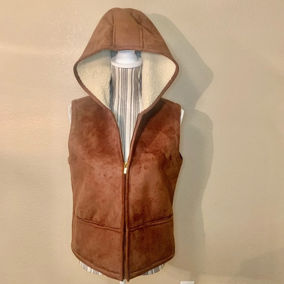 Lauren Ralph Lauren Jackets & Blazers - NWT Lauren Ralph Lauren Vest S Camel Brown Faux Suede Cream Sherpa Lining Hooded